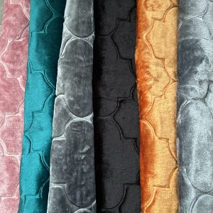 Explorez notre collection dès aujourd'hui et découvrez comment nos tapis de prière de luxe peuvent enrichir votre expérience spirituelle avec confort et style incomparables.